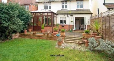 Provisionsfrei! Einfamilien-Reihenendhaus mit Garage