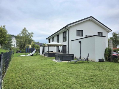 Neuwertige Doppelhaushälfte in ruhiger Sackgasse!