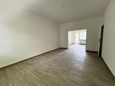Erstbezug nach Sanierung mit Balkon: Exklusive 2,5-Zimmer-Wohnung mit geh. Innenausstattung in Essen