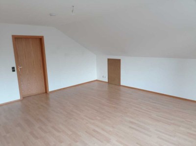 Citynah, 2-Raum-Dachgeschosswohnung mit EBK und Balkon in Neuss