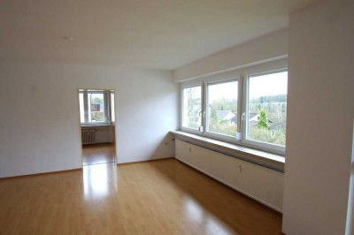 Moderne, großzügige 4,5-Zimmer-Wohnung mit Balkon und Garagenstellplatz - Ahorn