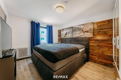 Im Zentrum,möbliert und separates Schlafzimmer