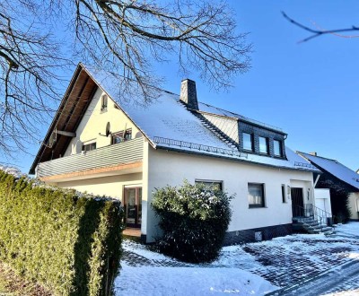 Zweifamilienhaus   -       Neues Zuhause oder Kapitalanlage? Mit Garten und Garagen