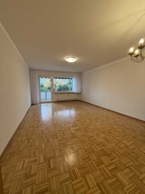 Helle 2-Zimmer-Wohnung mit Balkon, Aufzug & Grünblick – Bergisch Gladbach Bensberg/Lückerath