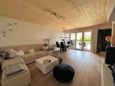 Moderne Gartenwohnung (Bj. 2019) mit luxuriöser Ausstattung, EBK und zwei TG-Stellplätzen