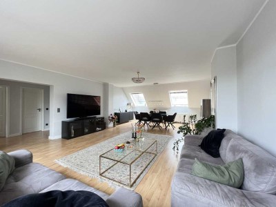 Zooviertel! Hochwertig sanierte 3 Zimmer Dachgeschosswohnung mit Balkon und Tiefgaragen Stellplatz