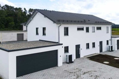 Erstbezug • Energieeffizienzhaus KfW 55 in familienfreundlicher Wohnlage direkt am Ortsrand