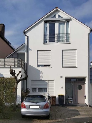 Geräumiges 7-Raum-Haus mit gehobener Innenausstattung in Friedberg (Hessen)