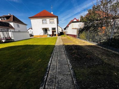 Zweifamilienhaus mit Potenzial – eine sichere Miete, eine Wohnung ab 2026 bezugsfrei