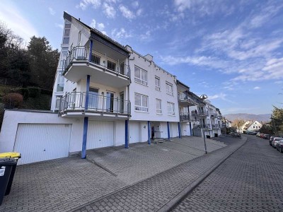 Gepflegte Wohnung mit Fernblick, Balkon und Garage