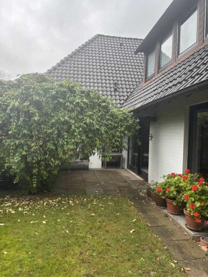 Bungalow mit Einliegerwohnung und großen Grundstück