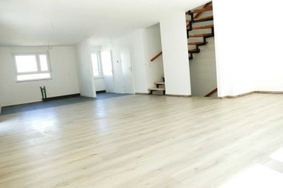 ! Bezugsfertig ! Maulbronn * 156 m² Neubau-Doppelhaushälfte * inkl. Appartement *