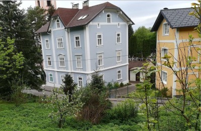 GNIGL: Romantische 2,5-Zimmer-Altbau-Wohnung