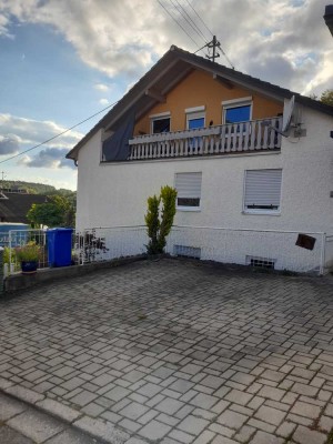 Freundliche 3-Zimmer-DG-Wohnung mit Balkon in Tagmersheim