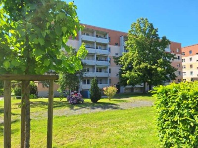 Sofort frei - herrliche Aussicht vom Balkon und 3 Zimmer, Küche, Bad
