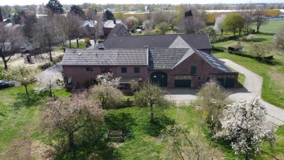 Vierkant Hofanlage mit 2 Wohnhäusern in ruhiger Lage MG-Herrath