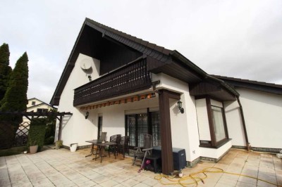 Gepflegtes Einfamilienhaus mit Doppelgarage, Terrasse und schönem Garten