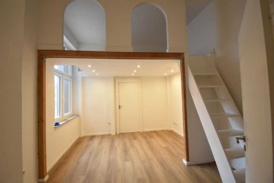 Für Individualisten! Freie 2-Zimmer-Whg mit EBK & Dachterrasse