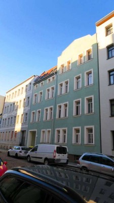 Schöne energetische 2 Zi-WE mit Balkon+Terrasse, Wohnküche, Wanne+Dusche und Laminat östl von Halle