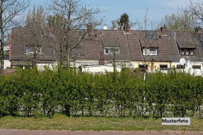 Reihenmittehaus, Terrasse, Garten und Garage
