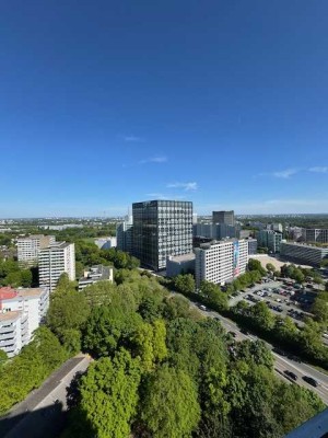 Panorama Haus, helle und sonnige 2-Zimmer-Wohnung mit Balkon