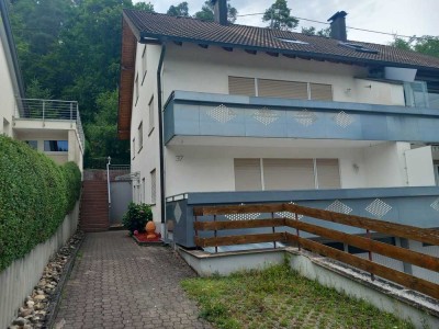 Schöne 5-Zimmer-Wohnung mit Balkon und Einbauküche in Wildberg