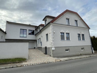 TOP-LIEGENSCHAFT IN ROHRBACH -- 247 m² -- MIT STUDIO/ATELIER!