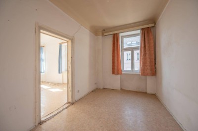 ++NEU++ Sanierungsbedürftige 2-Zimmer Altbau-Wohnung mit viel Potenzial!