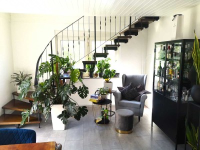 Renovierte 4-Zimmer Maisonette-Wohnung in ruhiger Lage mit EBK, Balkon, Terrasse und Garage