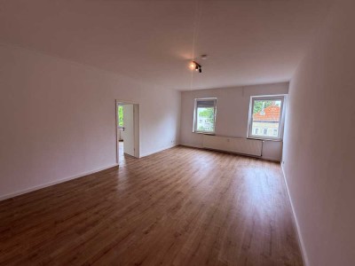 Sanierte 2,5 Zimmer Wohnung mit Balkon