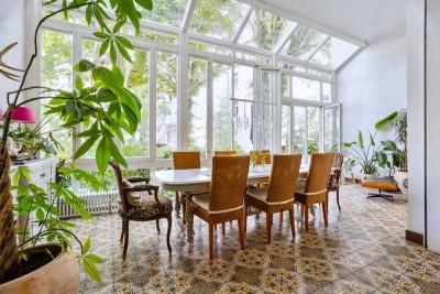 Herrschaftliche Stilaltbauwohnung mit Garten