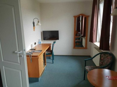 1-Raum-Wohnung mit Balkon und Einbauküche im Hotel in Bretzenheim