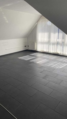 Helle 3-Zimmer-Wohnung mit Balkon und Stellplätzen