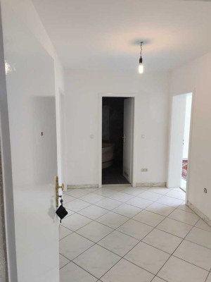 Helle und geräumige 3 Zimmer Wohnung mit Balkon in Top Lage!