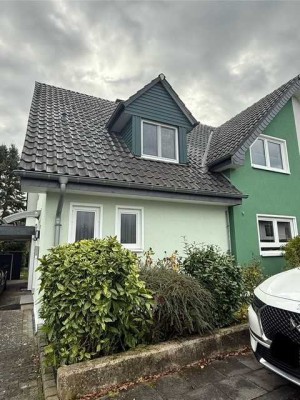 Modernisiertes Einfamilienhaus (Doppelhaushälfte mit PV) mit 4 Zimmern in Neunkirchen-Seelscheid