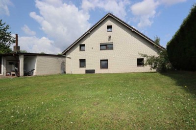 + Schiefbahn + Einfamilienhaus + ca. 1.763 m² Grundstück + ca. 130 m² Wohnfläche + Garage +