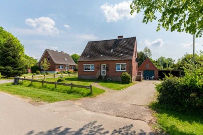 Wohnhaus auf großem Grundstück in Schwabstedt - sep. Bauplatz möglich