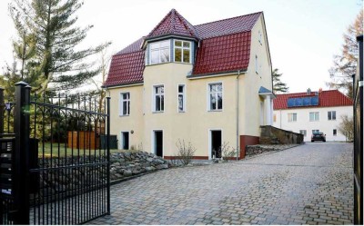 Stilvolle 5 Zimmer Wohnung in historischer Villa in Strausberg