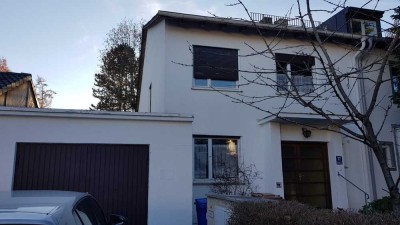 Freundliche 6-Zimmer-DHH in München Forstenried, mit 1000m² Gartengrundstück