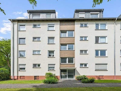 Attraktive 4-Zimmer-Dachgeschosswohnung mit Balkon und Stellplatz in Monheim