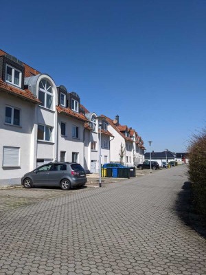 Schöne 3 Zi-Maisonette-WE mit Südbalkon, Vinylboden, sep. Küche mit Ebk, Wannenbad in Queis