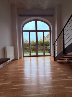 Innenhof-Terrasse - mit EBK direkt an der Spree!!!