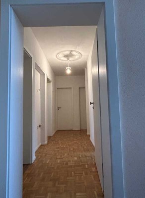 Erstbezug nach Sanierung mit Balkon und Einbauküche: Exklusive 3-Raum-Wohnung in Zirndorf