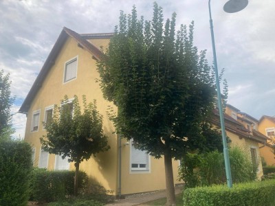 Ruhige sonnige Wohnung mit Balkon