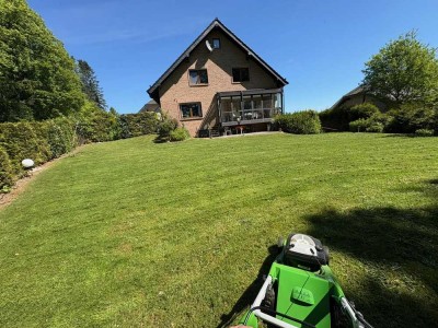 Großzügige,ruhige u. gepfl.Whg. i.EG mit beheiztem Wintergarten u. großem Garten.Tel. 0173/4522059