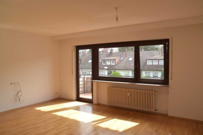 Sonnige 3-Zimmer Wohnung mit Südbalkon, Garage und neuer Einbauküche, ruhig und doch zentral gelegen