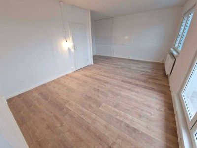 Aktion bis 30.06.25: Zwei Kaltmieten geschenkt!  5-Raumwohn. mit Balkon + Laminatboden + EBK-Option!
