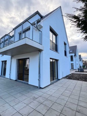 Isernhagen-Süd Erstbezug: Fußbodenheizung, große Terrasse mit Garten, TG, u.v.m.