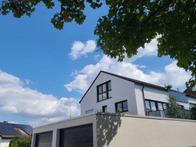 Stilvolle 3,5 Zimmer DG-Wohnung mit gehobener Innenausstattung im 4-Familienhaus in Markgröningen