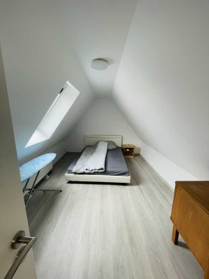 Ansprechende und modernisierte 3-Raum-Maisonette-Wohnung mit EBK in Gosheim